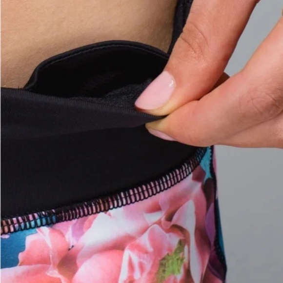 Lululemon Tracker Short II Secret Garden Black 4 Rare Discontinued Color - Picture 5 of 15